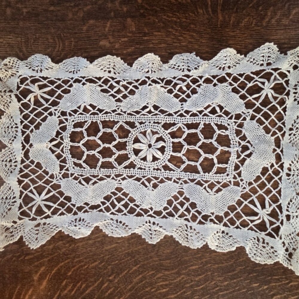 Elegant Vintage Crocheted Ecru Lace Doily/Scarf w/ Unusual Butterfly Motif